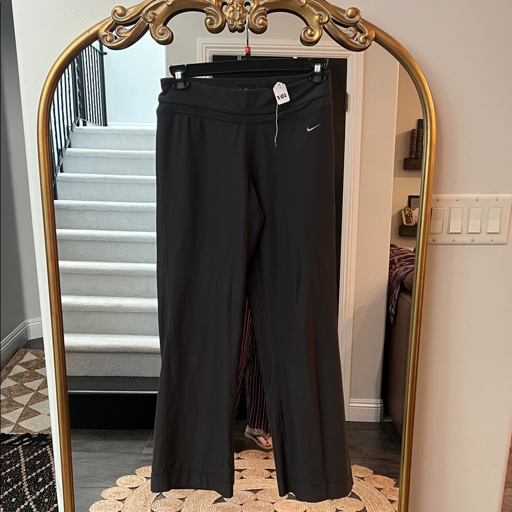 Nike Black Women's Wide-Leg Active Leggings